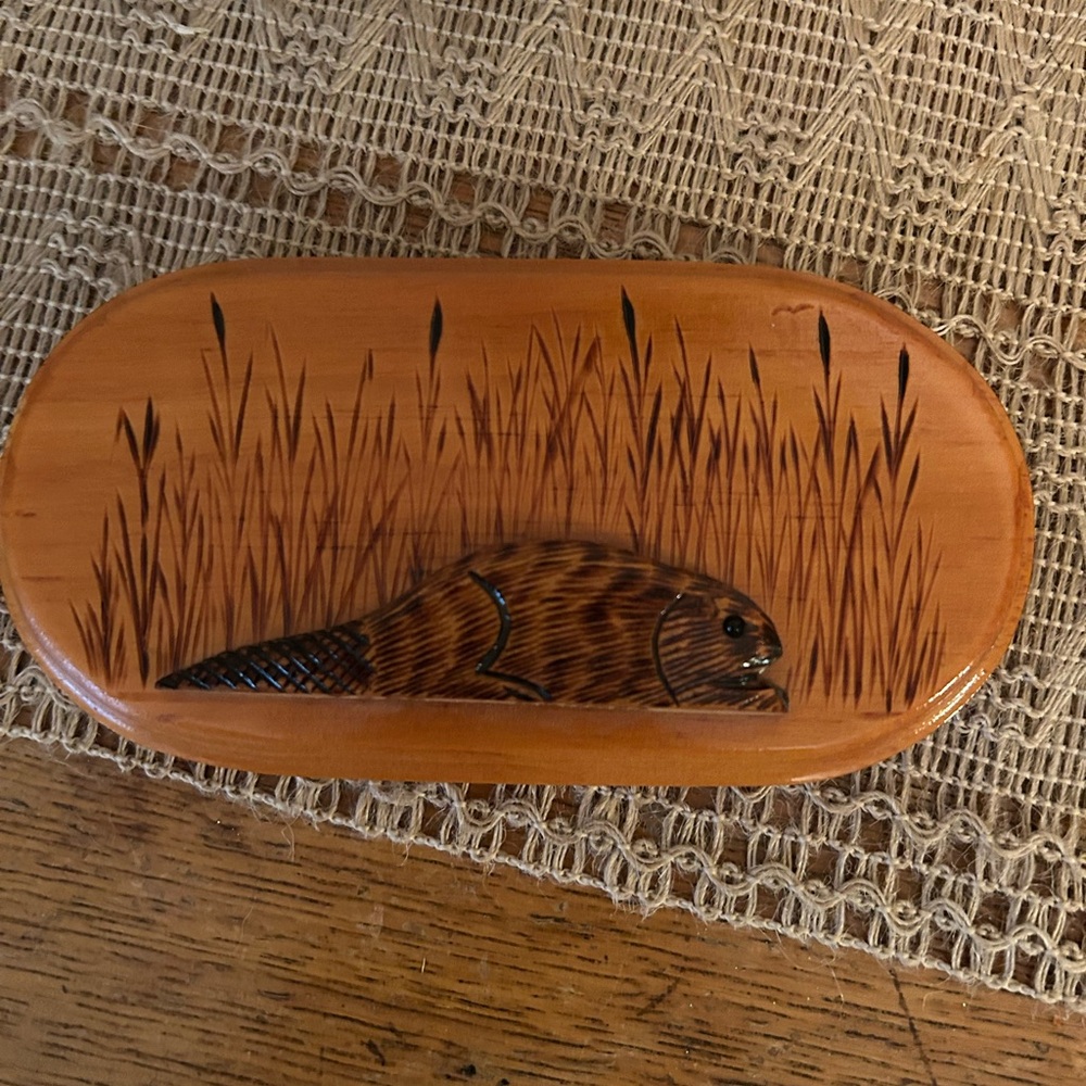 Vintage Wood Burning Carving Wall Plaque Decor Retro Beaver Canada oval Plaque